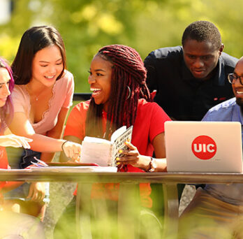 diverse group of UIC students collaborating 